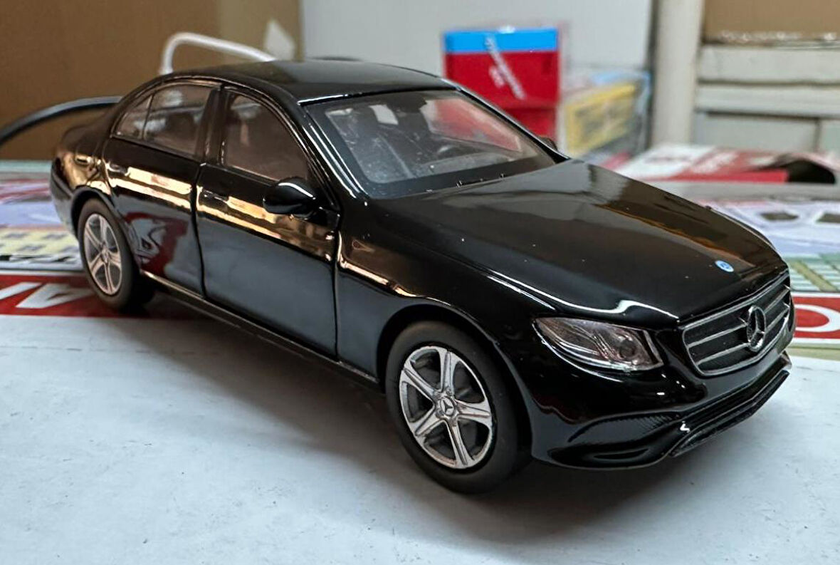 Oyuncak Metal Model Araba 1/36 Çek Bırak Mercedes Benz E Class Siyah
