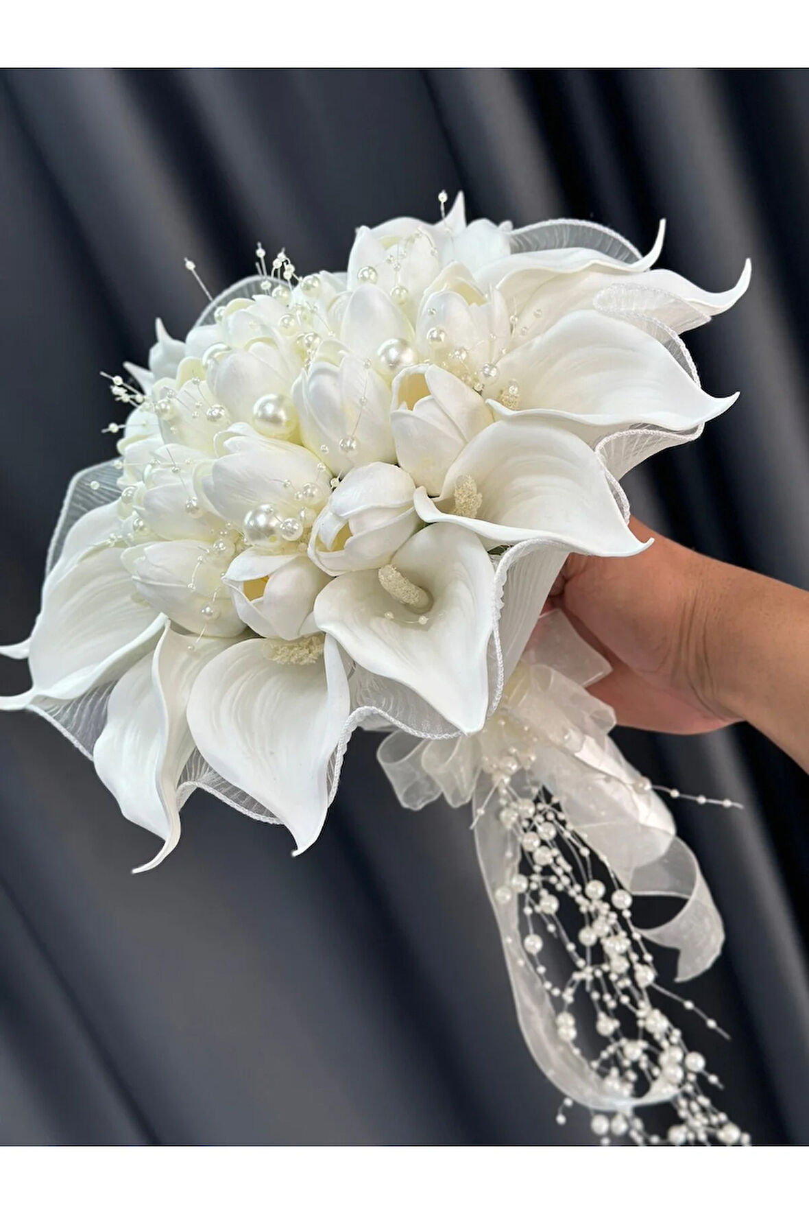 TÜL DETAYLI İNCİLİ GALA & LALE BUKETİ