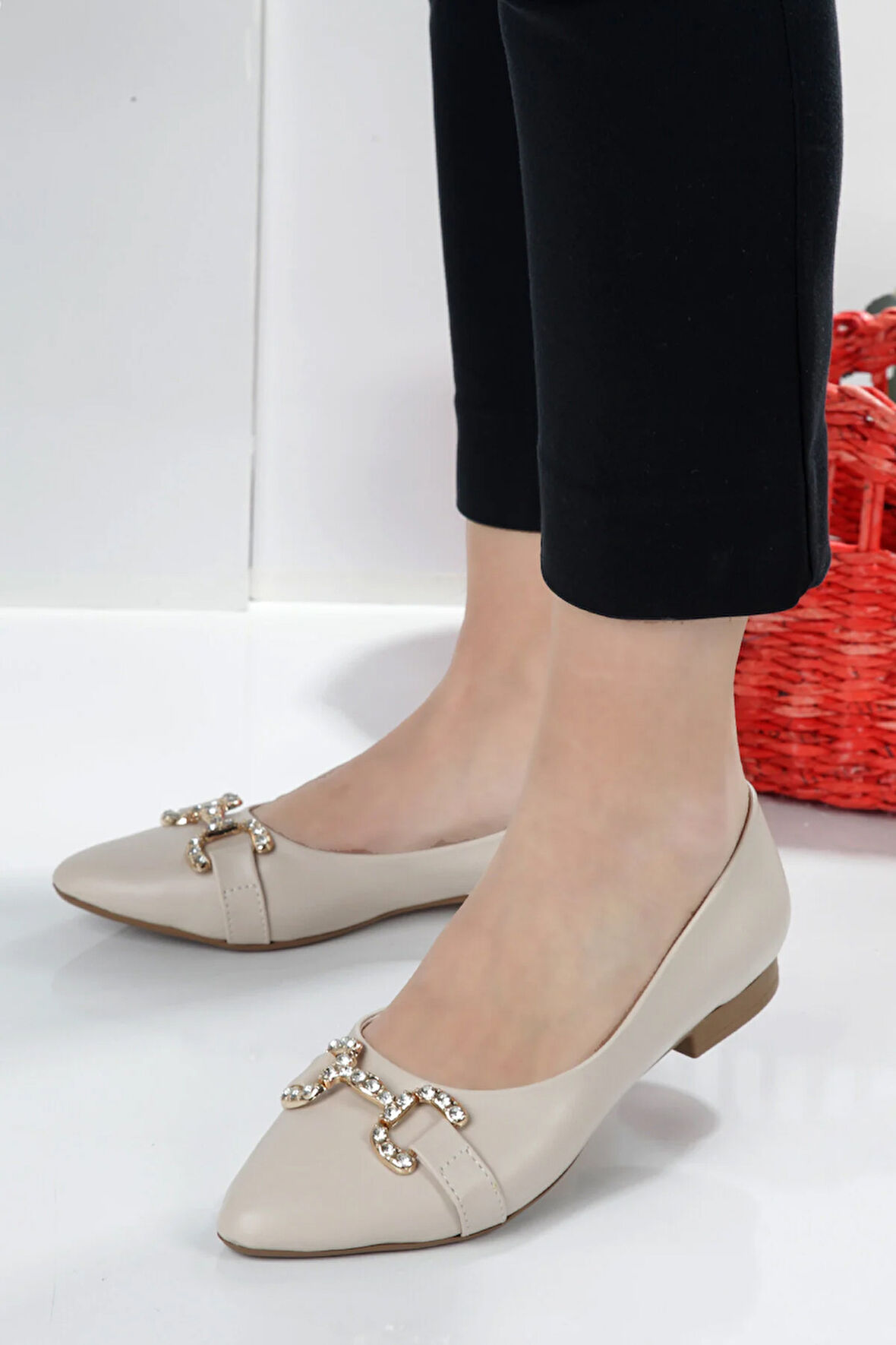 Sivri Burun Kadın Babet