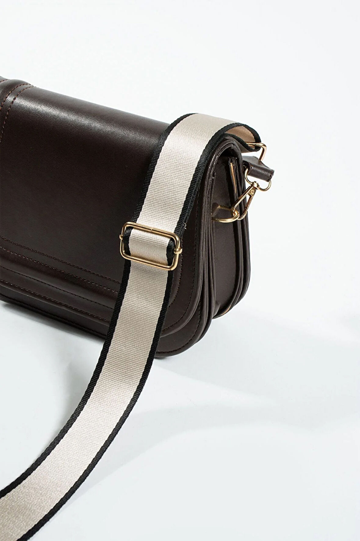 Kanvas Askılı Kapaklı Çanta kahve