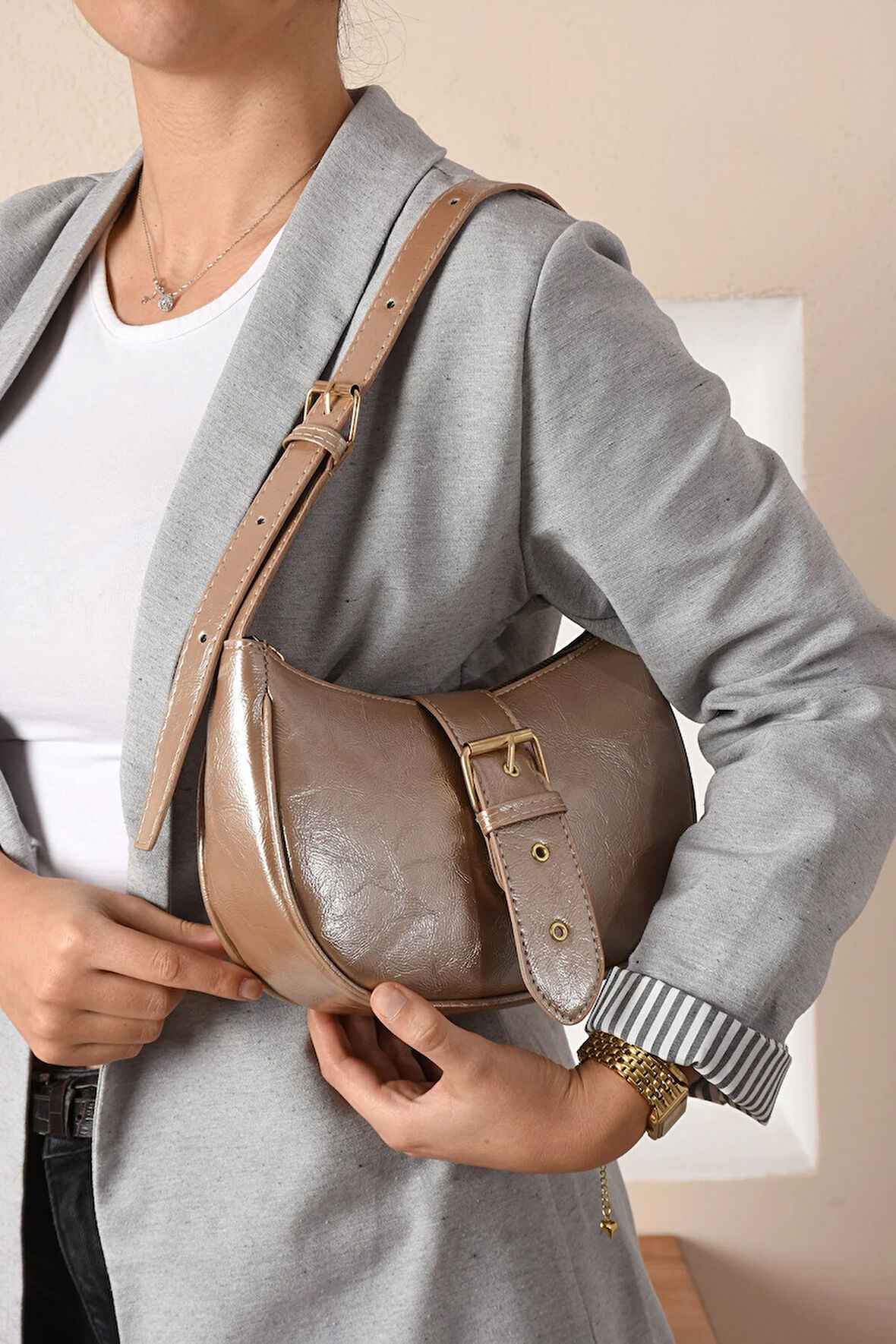 Yeni Sezon Parlak Suni Deri Viral Ince Tasarım Ayarlanabilir Askılı Kadın Omuz Çantası