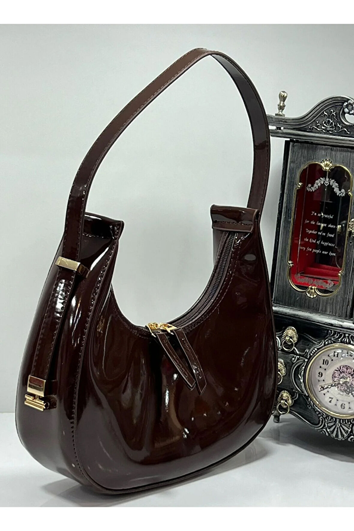 Cherry Model Rugan Özel Kilit Sistemli Askı Boyu Ayarlanabilir Kadın Omuz Çantası