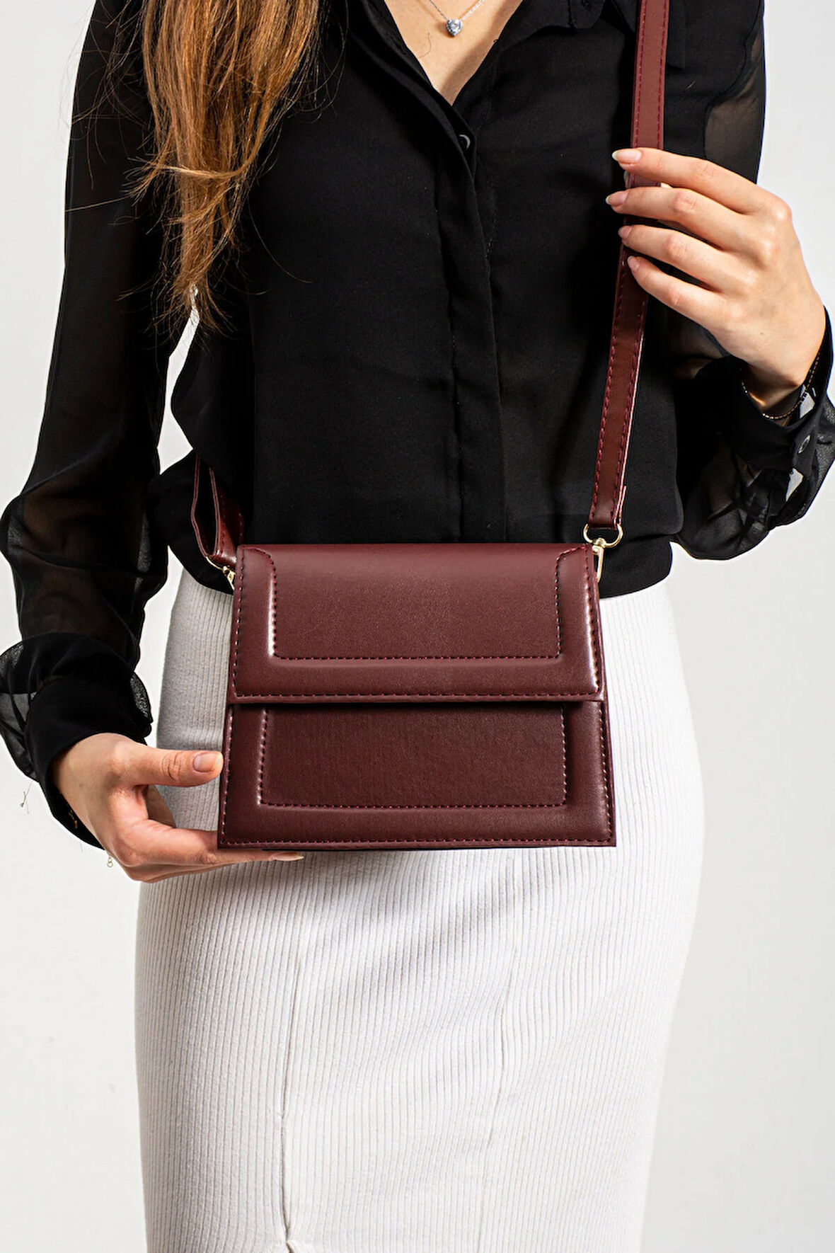 Kadın Çapraz Asmalı Ve  Elden Tutmalı Çanta