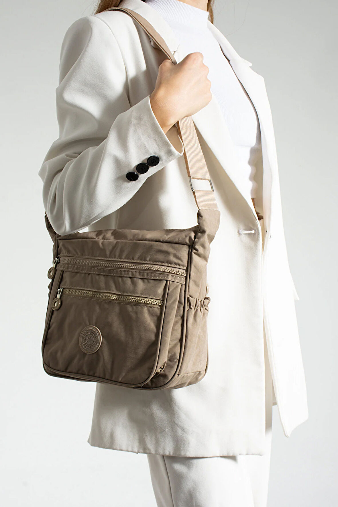 Çok Gözlü Su Geçirmez Kumaş Omuz Çantası