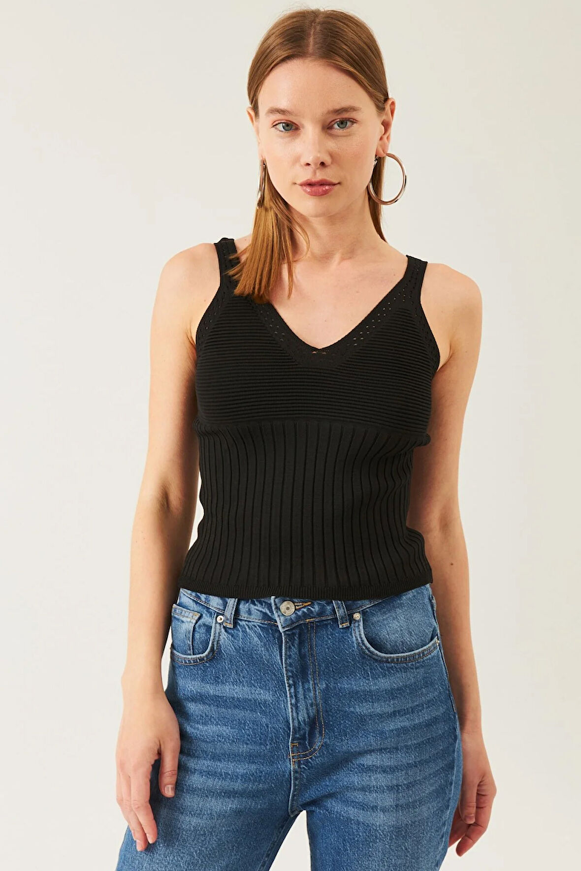 Kadın Siyah Kolsuz Askılı Bel ve Yaka Detaylı Yazlık Atlet Triko Bluz