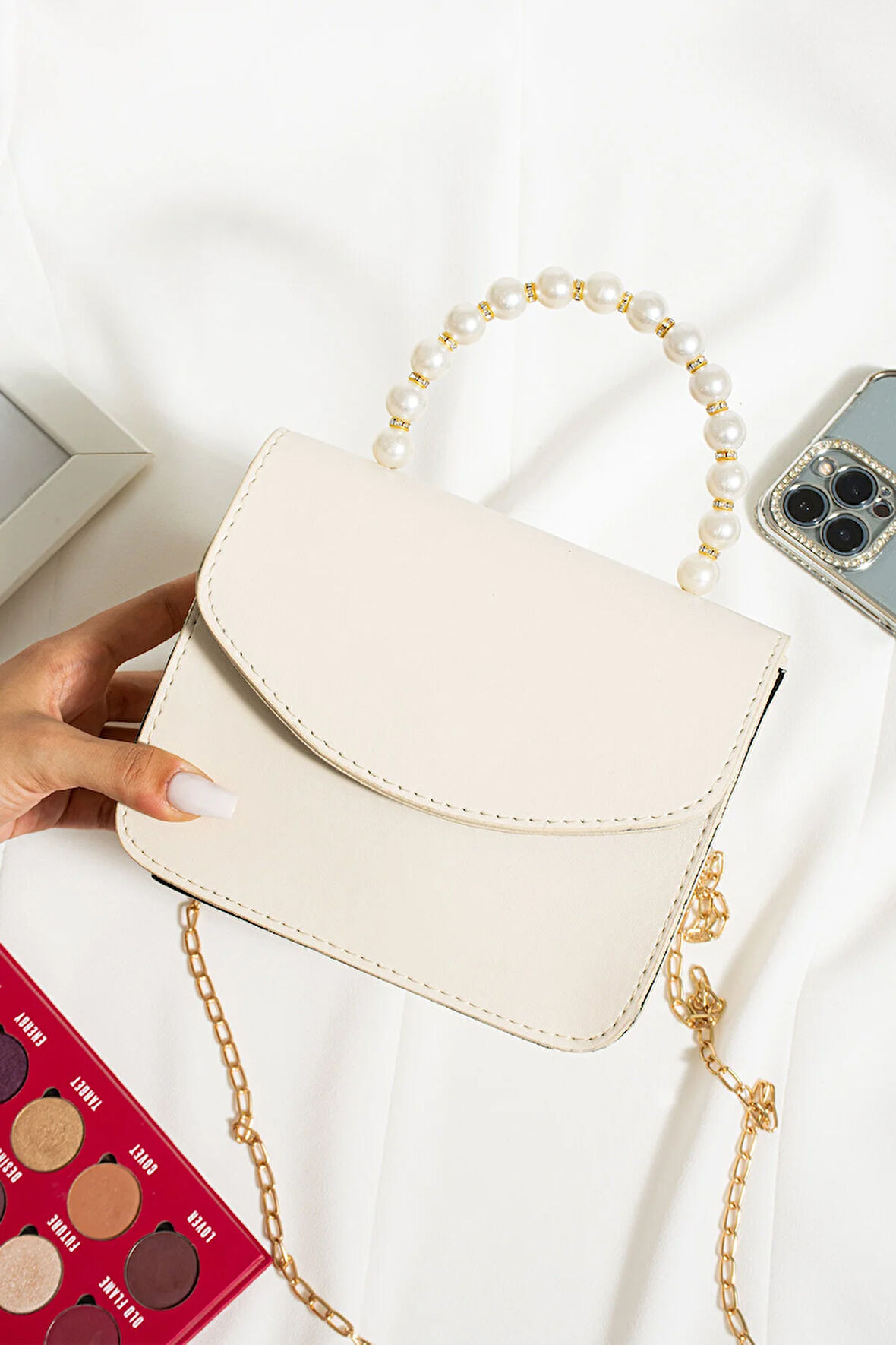 El ve omuz çantası inci boncuklu