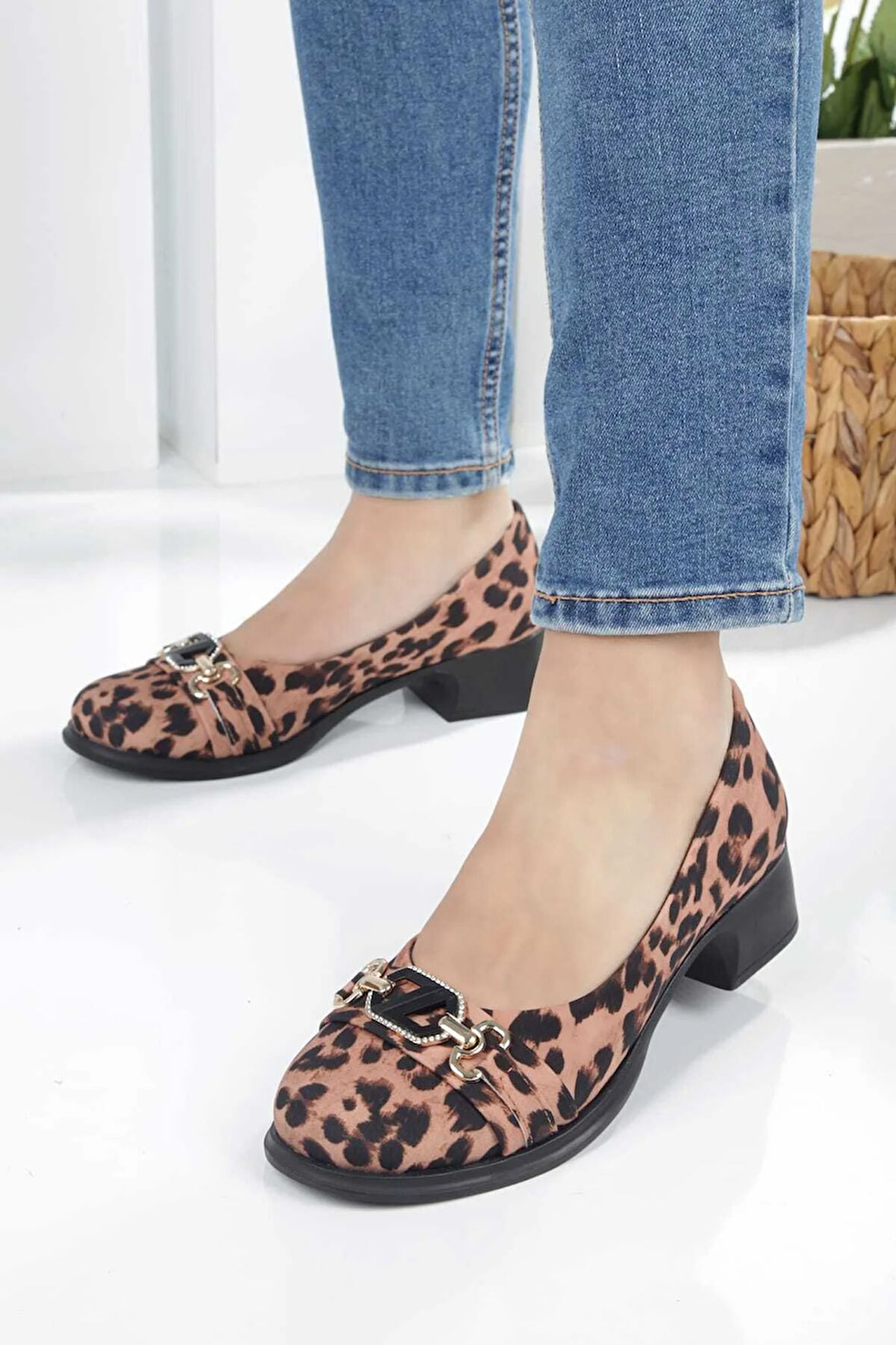 Leopar Desenlı Taş Detaylı Toka Kadın Topuklu Babet