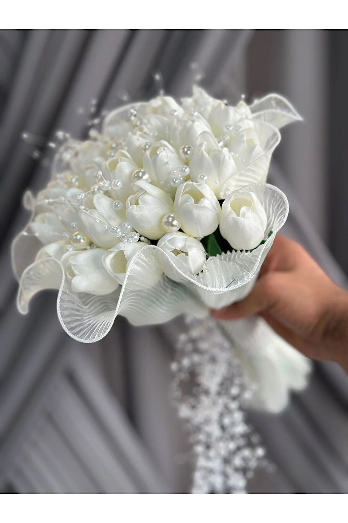 Tül Detaylı İncili Islak Lale