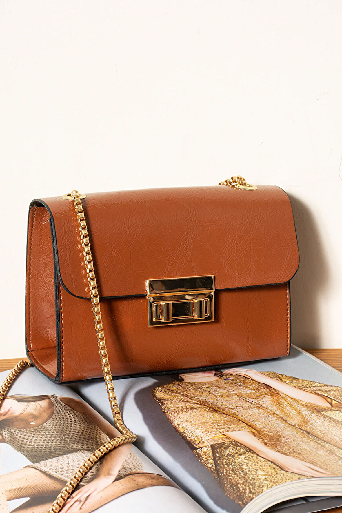 KADIN ÇAPRAZ ZİNCİR ASKILI OMUZ ÇANTASI