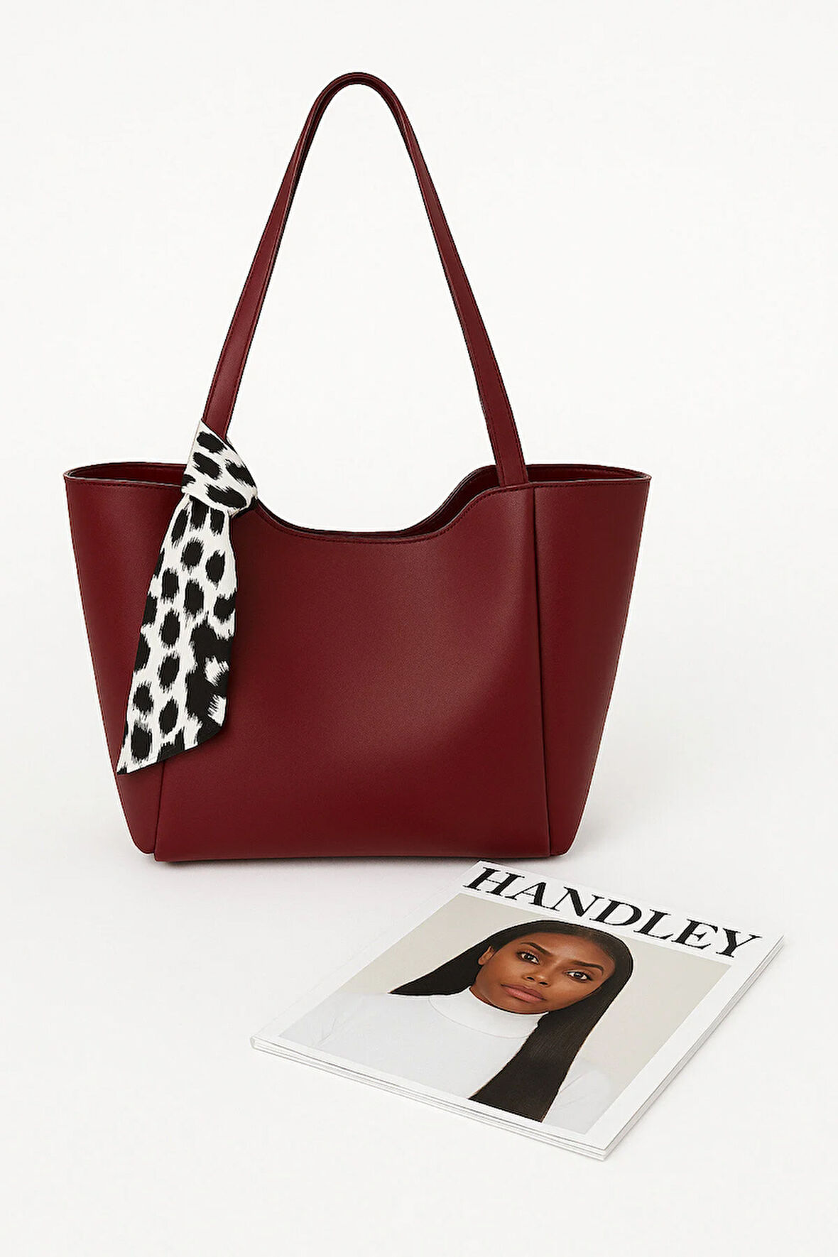 Büyük Kapasiteli Fular Detaylı Omuz Çantası