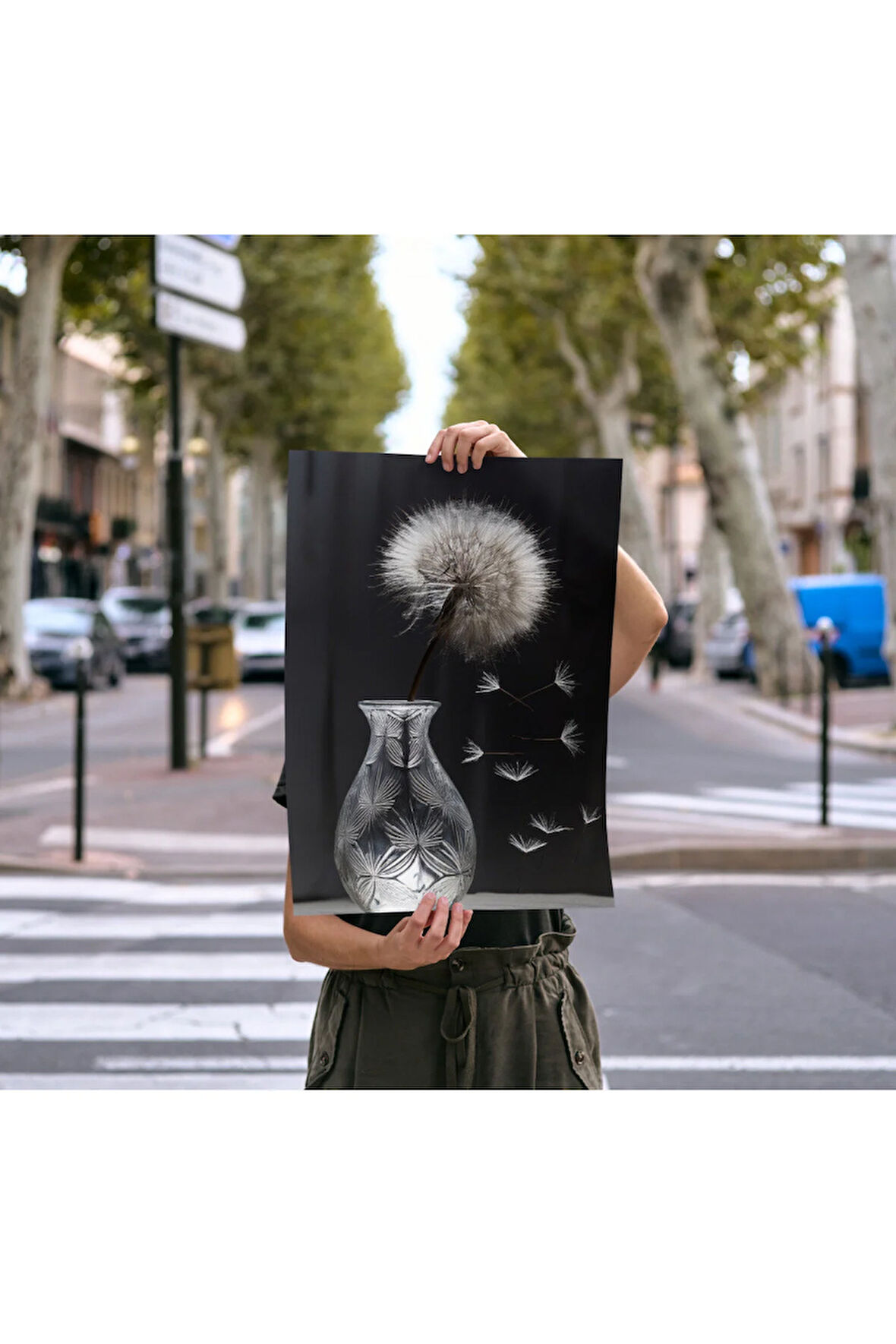 Çerçevesiz Poster Cam Vazo ve Uçuşan Karahindiba Çiçeği