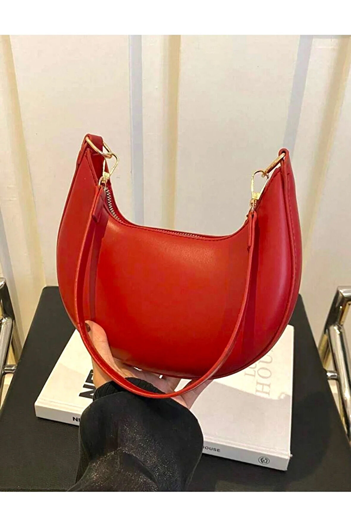 AY DİZAYNLI GÜNLÜK ŞIK TASARIMLI KADIN KOLTUK ALTI BAGET ÇANTA