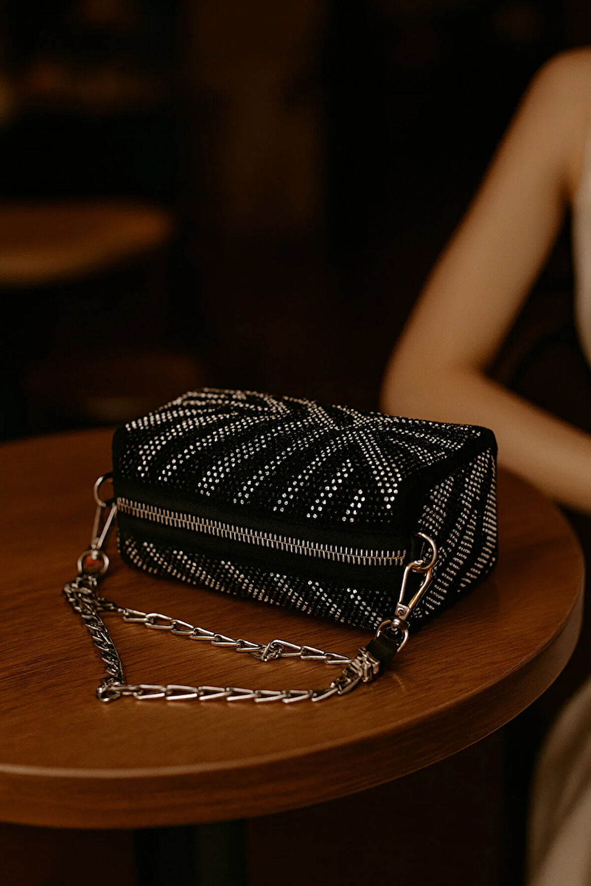 Lüks Taş Detaylı Zincir Askılı Gece Çantası