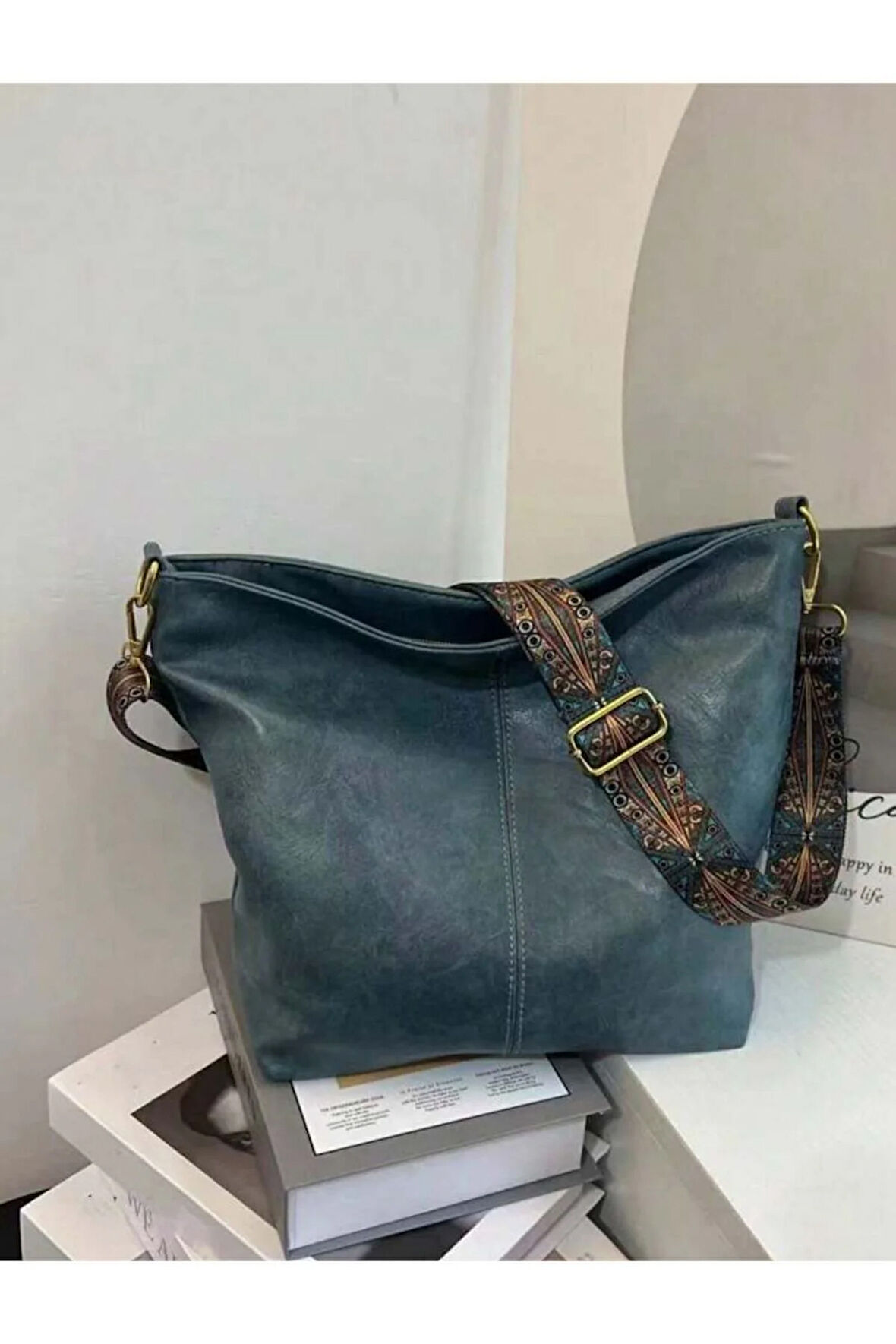 Kadın günlük hayatta kullandığımız en rahat çanta salaş yumuşak deri kolon askılı