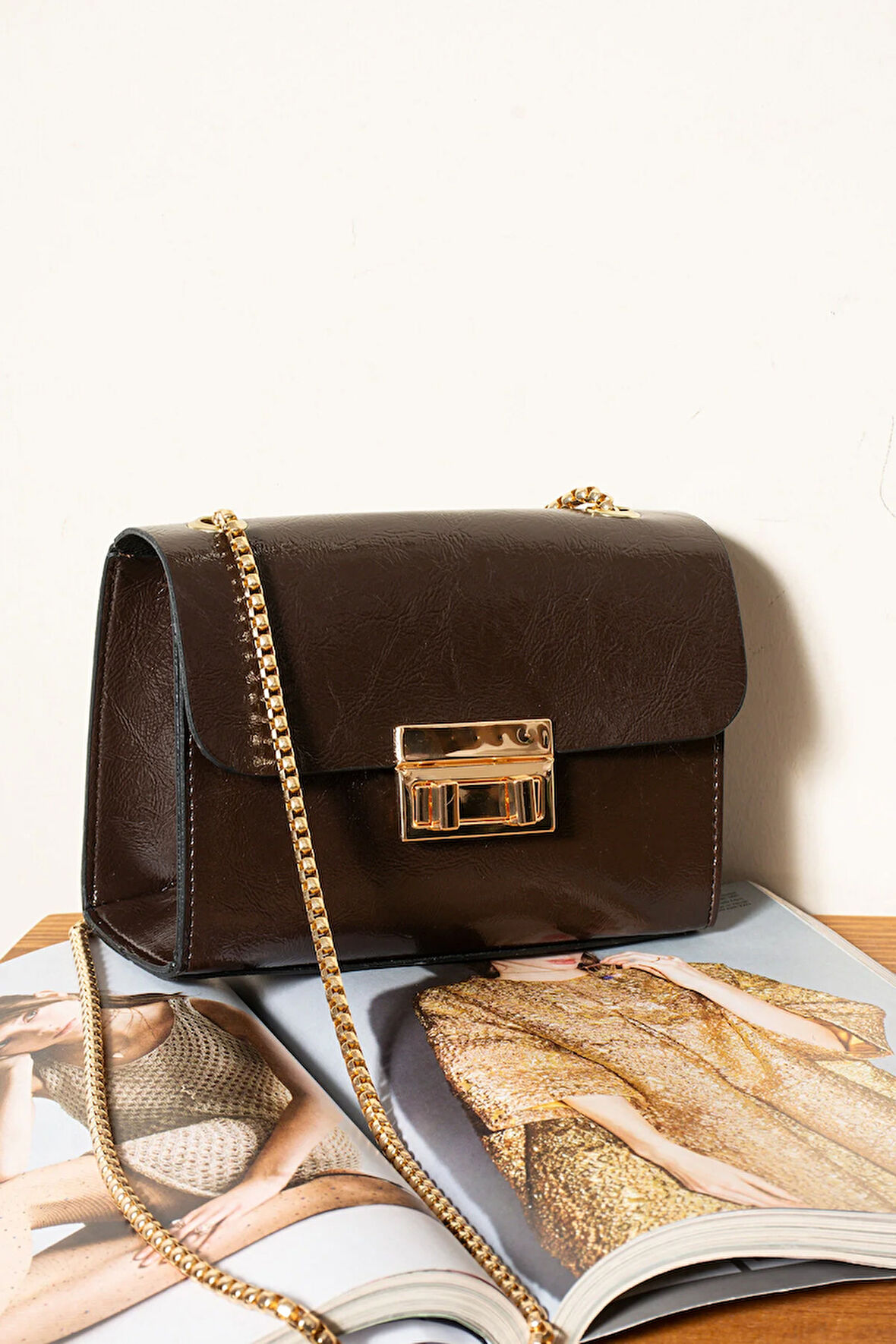 KADIN ÇAPRAZ ZİNCİR ASKILI OMUZ ÇANTASI