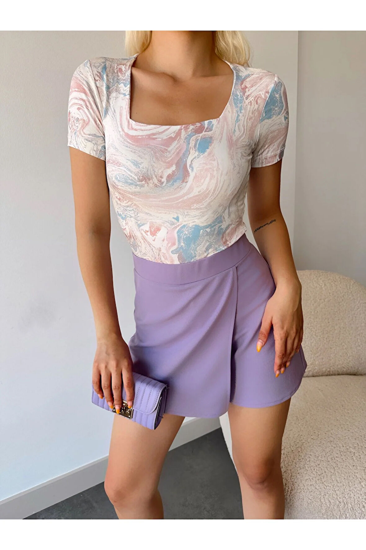 Kadın Beyaz Krema Desen Kare Yaka Kısa Kol Viskon Bluz