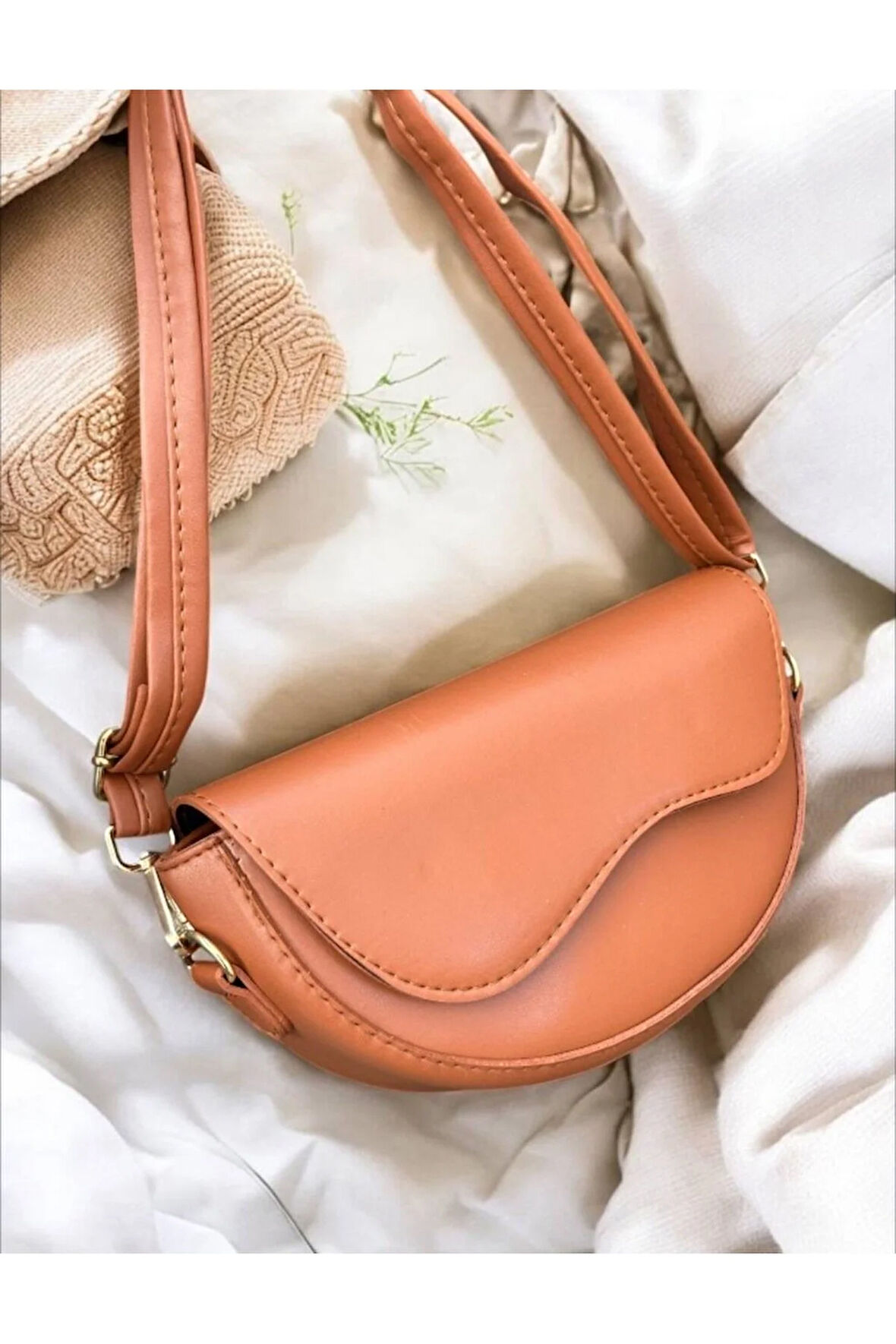 Kadınlar İçin Kapaklı, Mıknatıs Kapatmalı, Çok Yönlü Omuz ve El Çantası ile Şık Yeni Çapraz Çanta