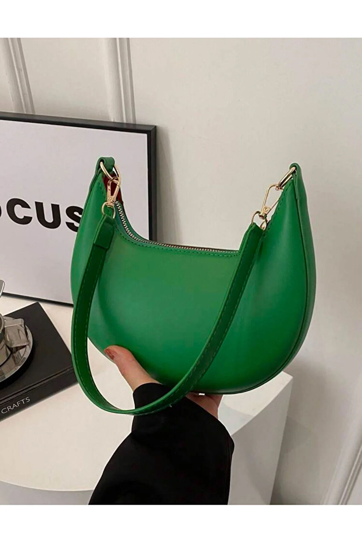 AY DİZAYNLI GÜNLÜK ŞIK TASARIMLI KADIN KOLTUK ALTI BAGET ÇANTA