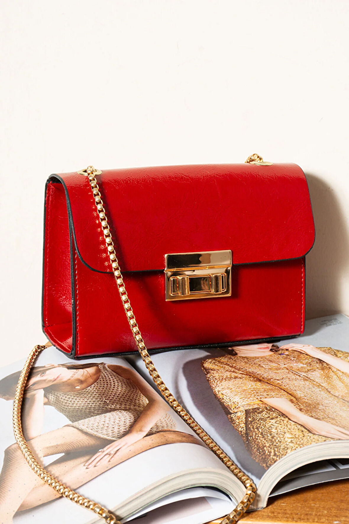 KADIN ÇAPRAZ ZİNCİR ASKILI OMUZ ÇANTASI