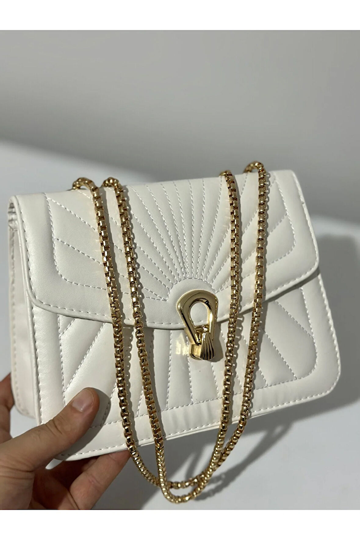 Tavuz nakış işlemeli 2 gözlü çapraz kilitli çanta