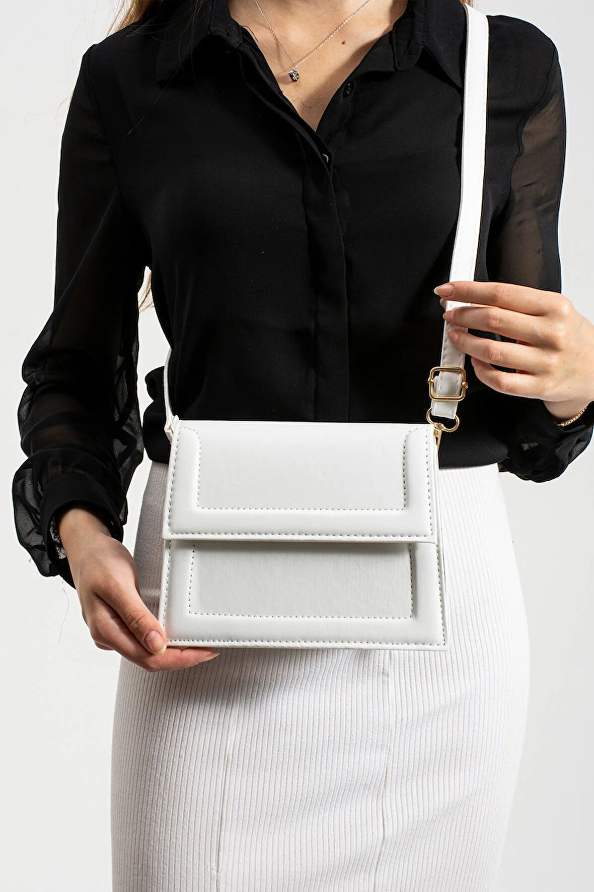 Kadın Çapraz Asmalı Ve  Elden Tutmalı Çanta