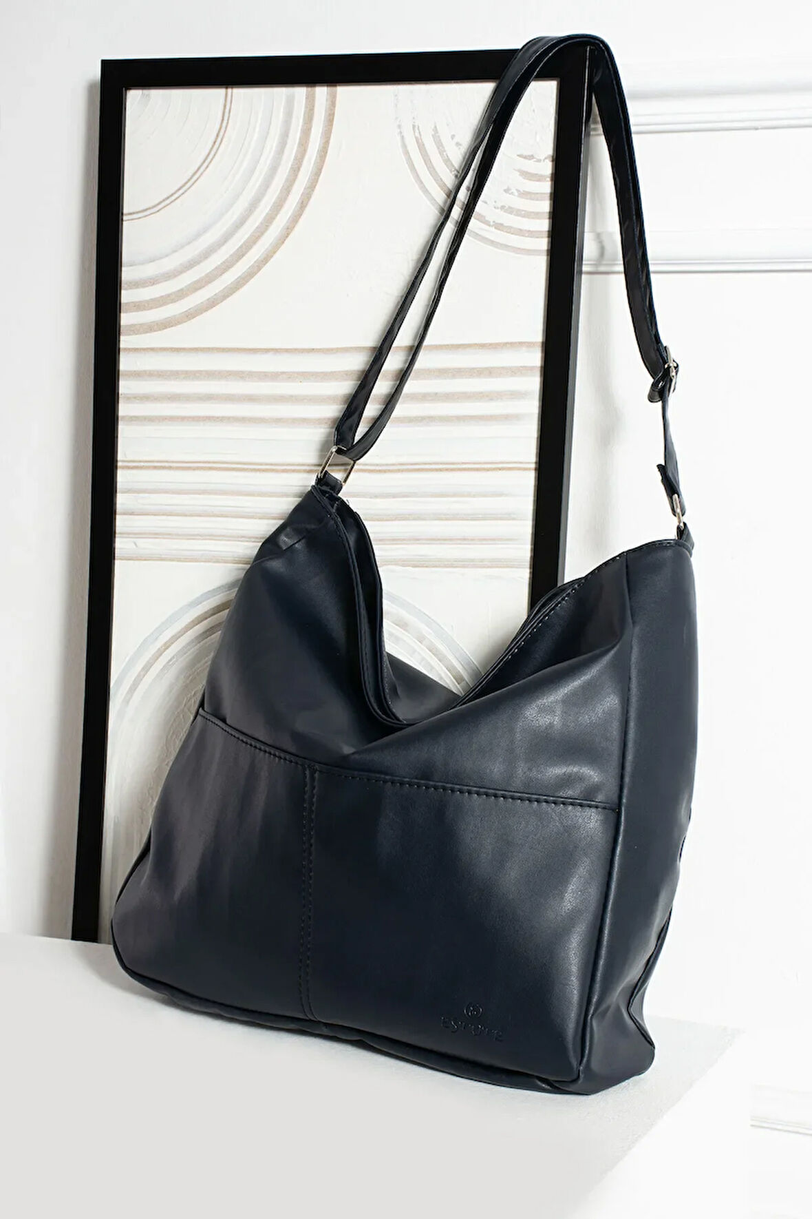 Kadın Modern Tasarımlı Geniş Hacimli  Kaliteli Deri Salaş Omuz Çantası