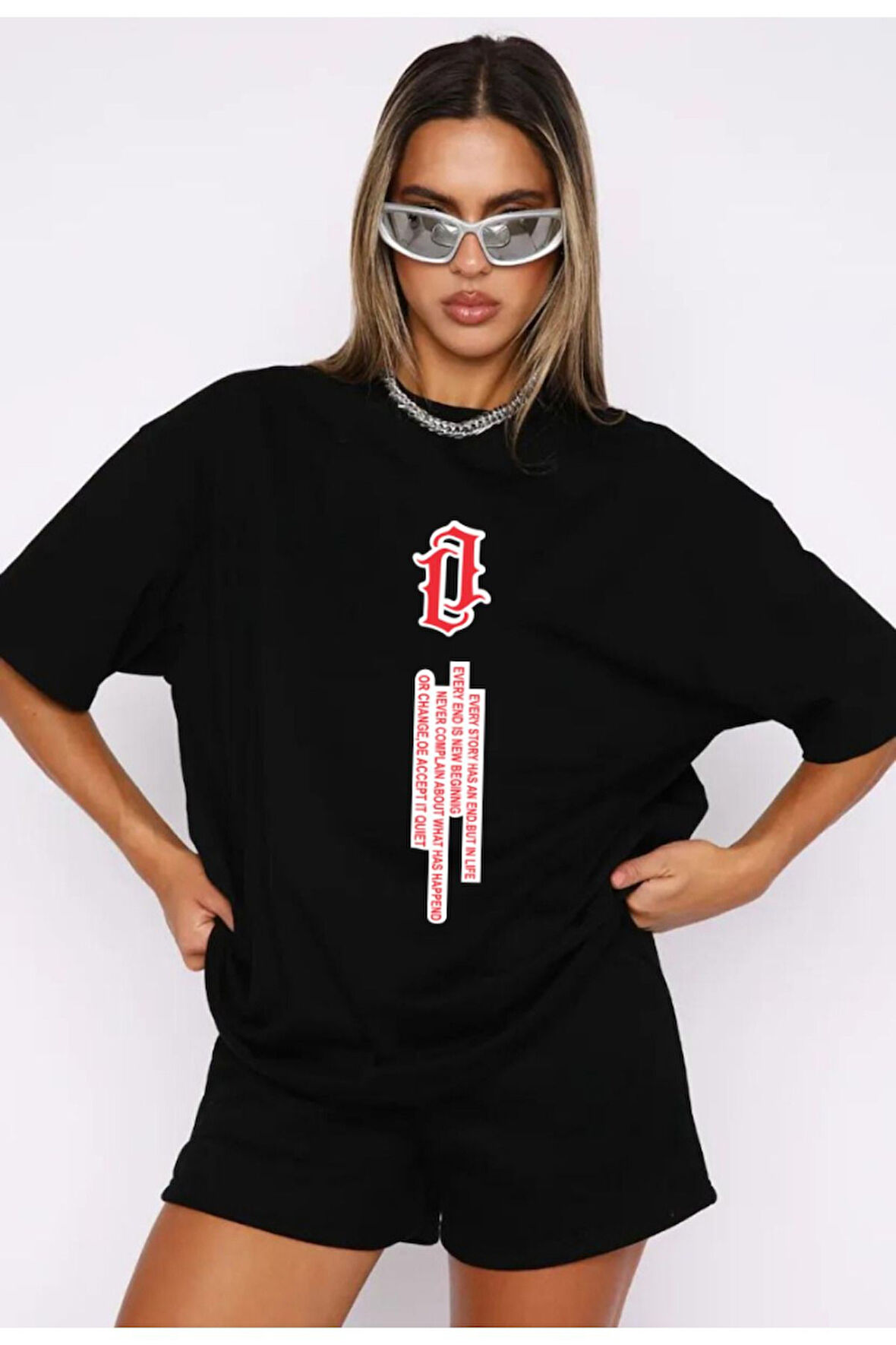 Kırmızı dikey Baskılı Şort ve Tişört Takımı