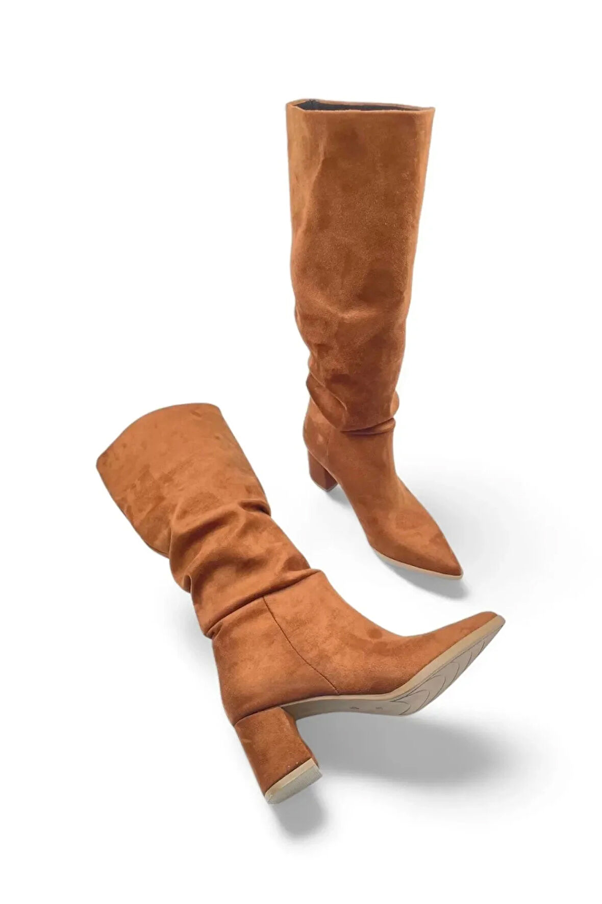 SİVRİ BURUN BÜZGÜ KADIN TOPUKLU FERMUARSIZ ÇİZME