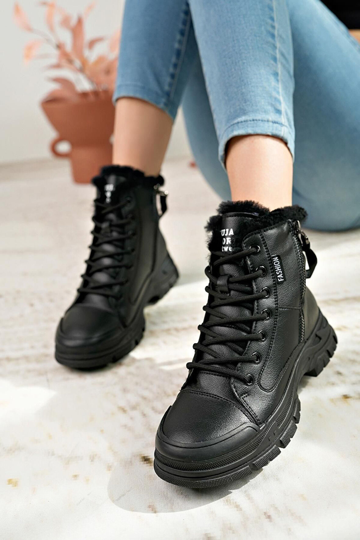 24k310 24 Siyah Içi Kürklü Fermuarlı Fashion Kadın Bot