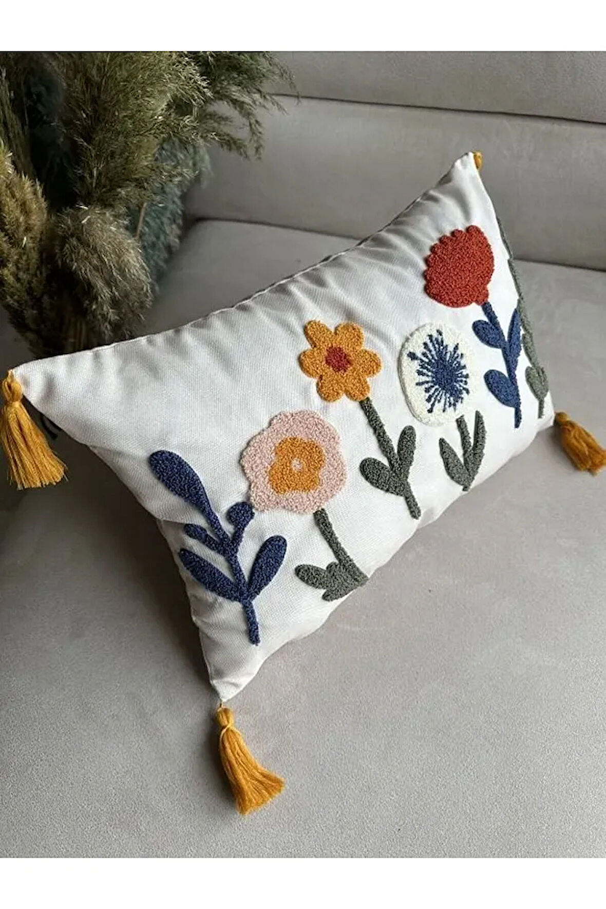 TEKLİ PUNCH İŞLEMELİ ÇİÇEKLİ FLOWERS PANÇLI NAKIŞLI DEKORATİF KIRLENT KILIFI 35X50