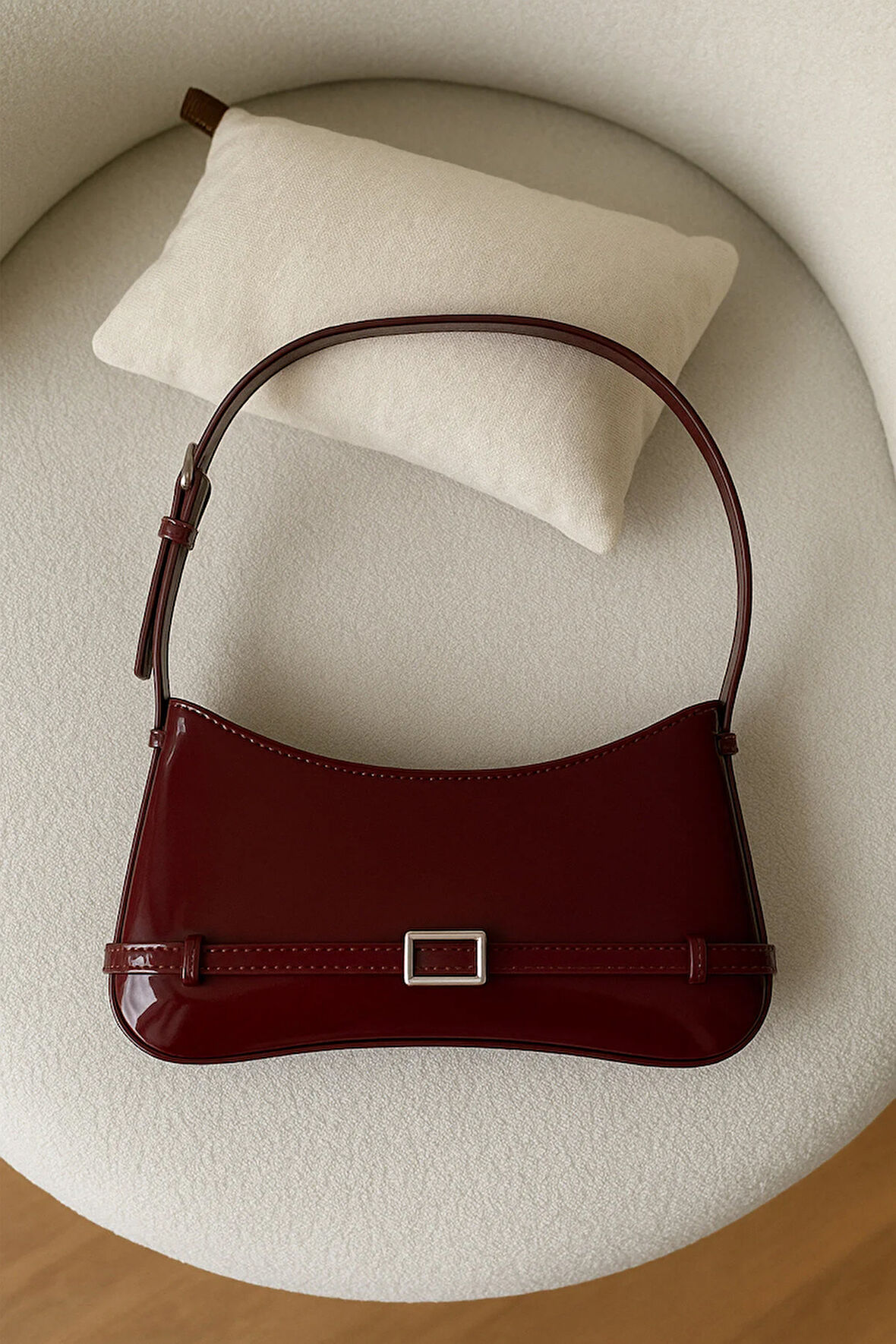 Kadın Kemer Detay Bordo Rugan Retro Baget Çanta