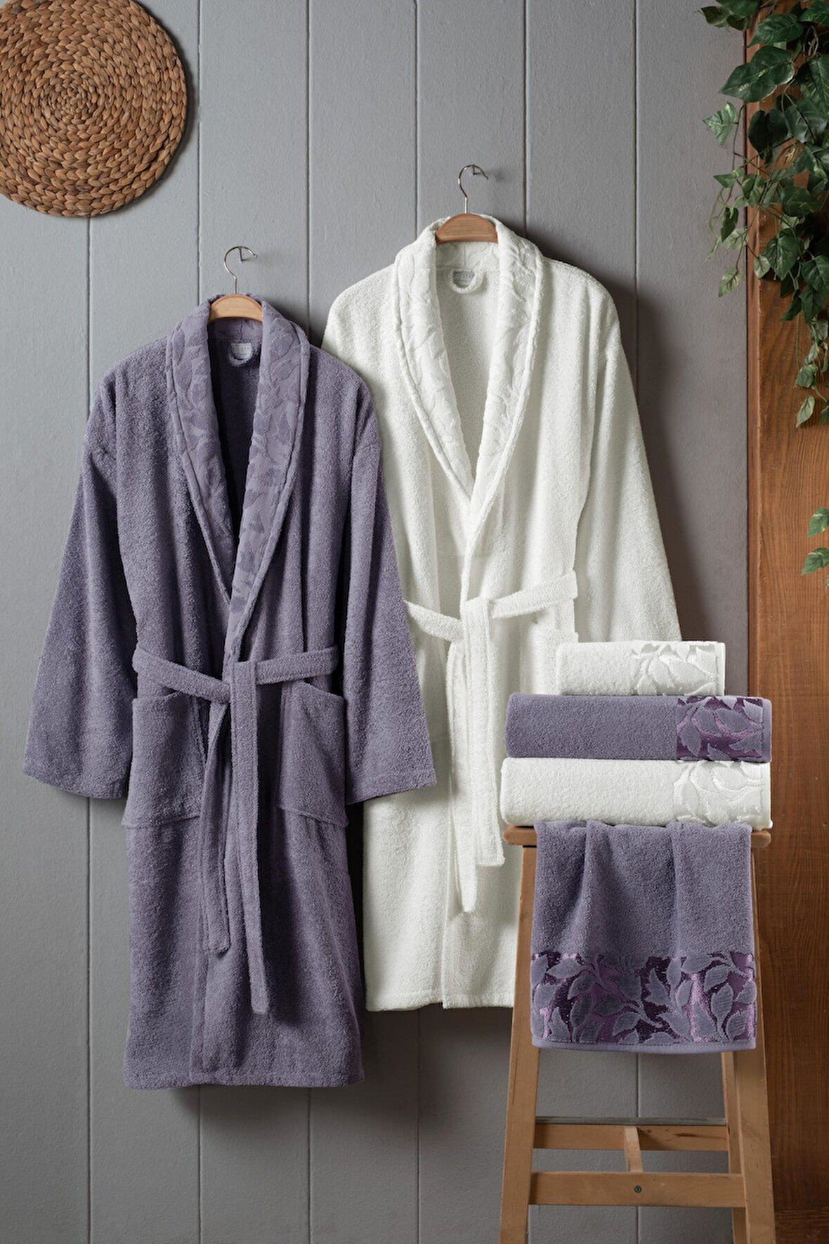 Fiesta Kısmi Kadife Jakarlı %100 Pamuklu Aile Bornoz Seti