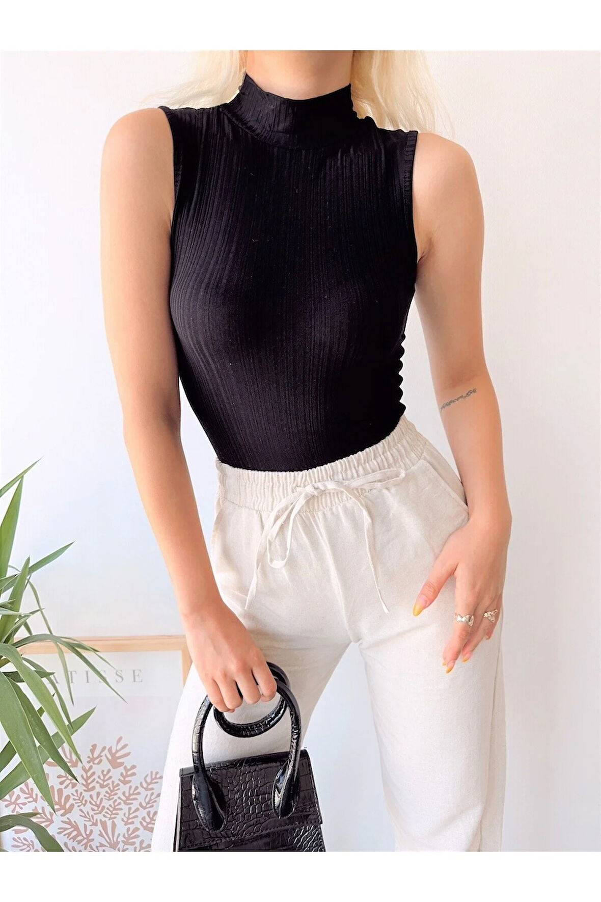 Kadın Siyah Kolsuz Dik Yaka Kaşkorse Viskon Bluz