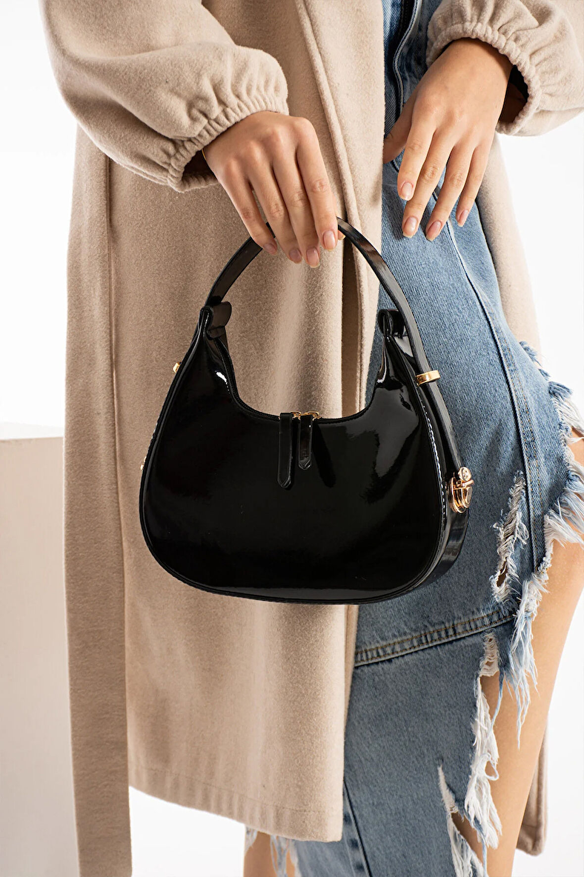 Siyah cerry rugan parlak el ve omuz çantası