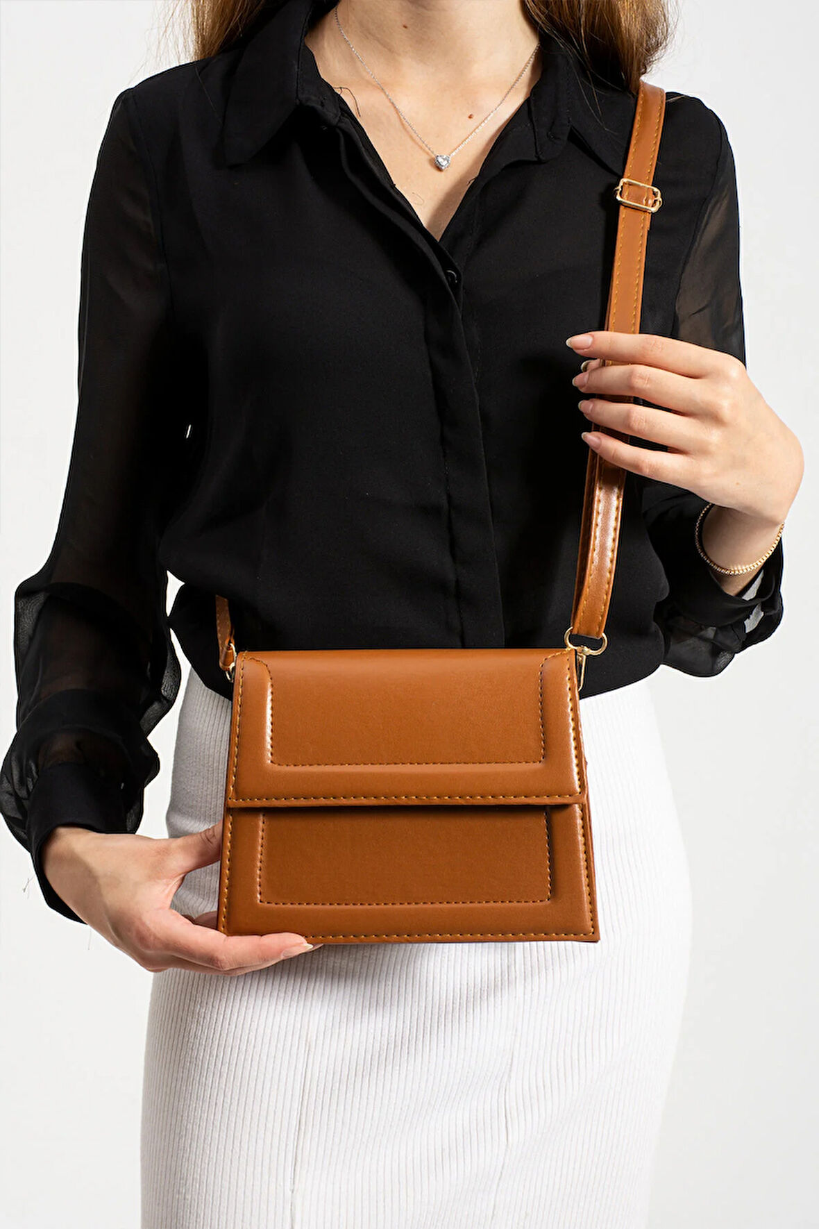 Kadın Çapraz Asmalı Ve  Elden Tutmalı Çanta