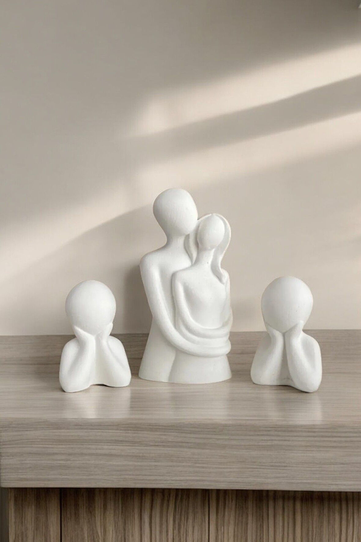 Sarılan Aile Dekoratif Obje Biblo (11 cm-6 cm) Beyaz