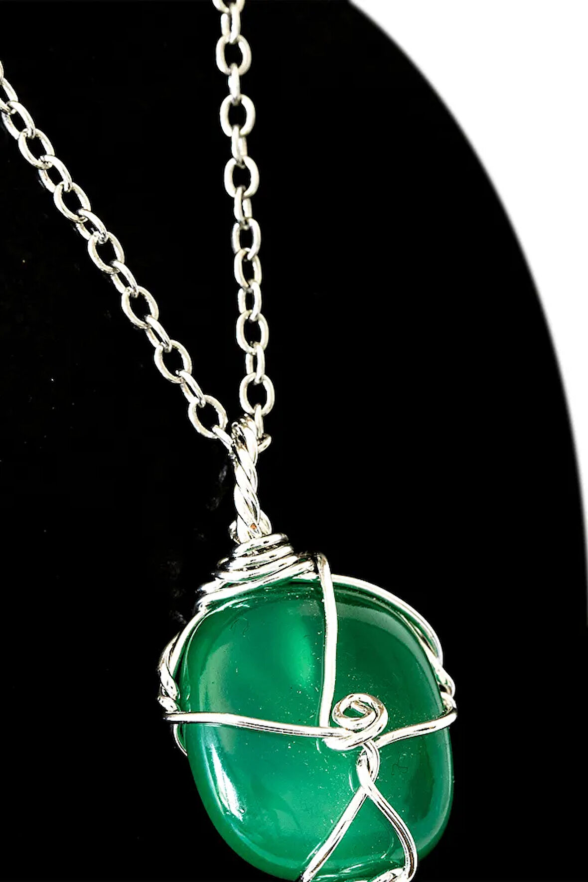 Sertifikalı Tel Sargılı Tamburlanmış Yeşil Akik Taşı Kolye