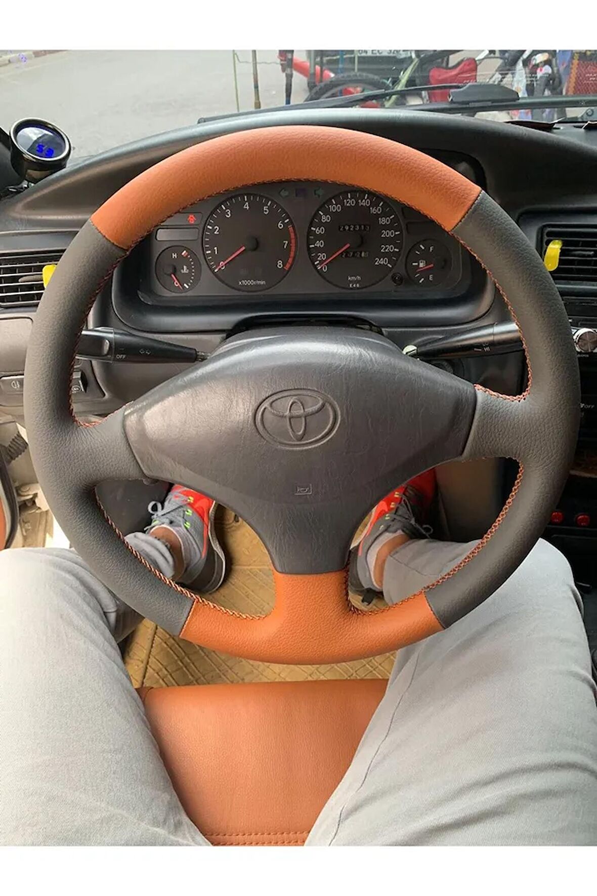 TOYOTA COROLLA EFSANE KASA ARACA ÖZEL DİREKSİYON KILIFI (DÜZ SİYAH-TABA DERİ)