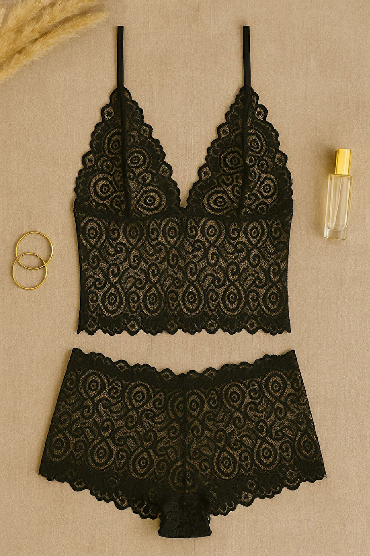 Kadın Siyah Dantel Bralet Şort Takımı – Şık, Zarif Ve Feminen İç Giyim