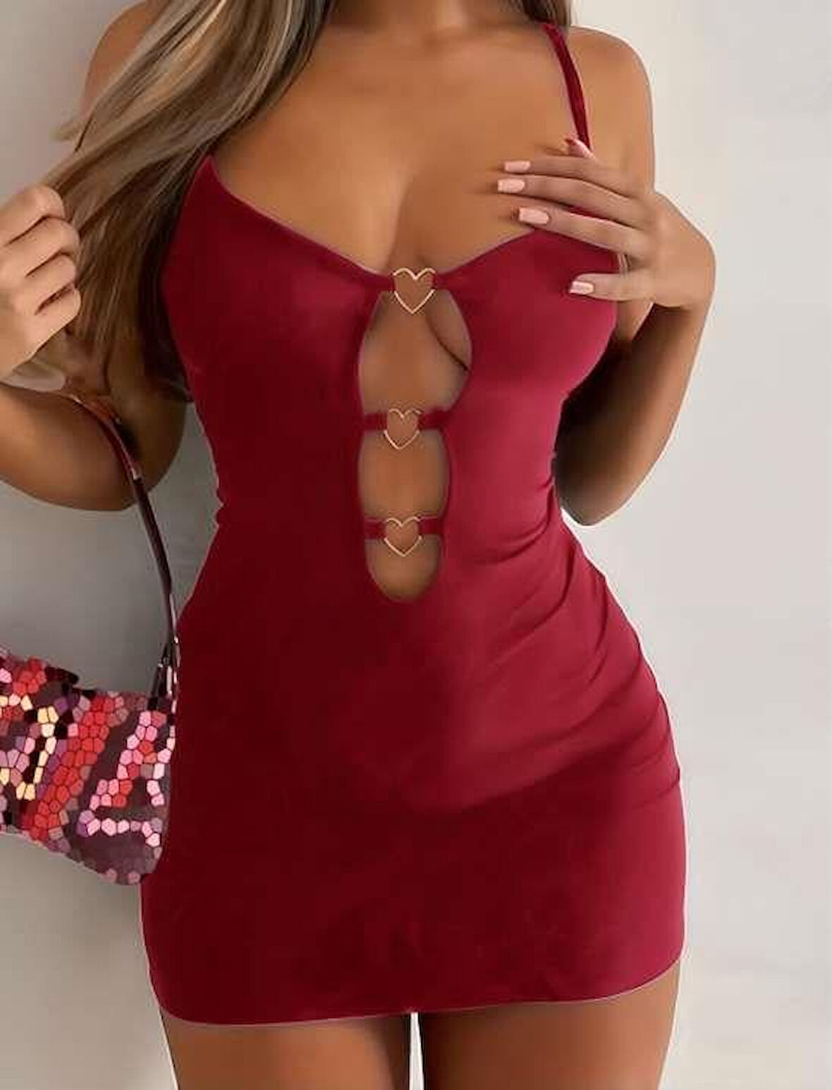 Bordo Göğüs Dekolteli Kalp Detaylı Mini Club Elbisesi
