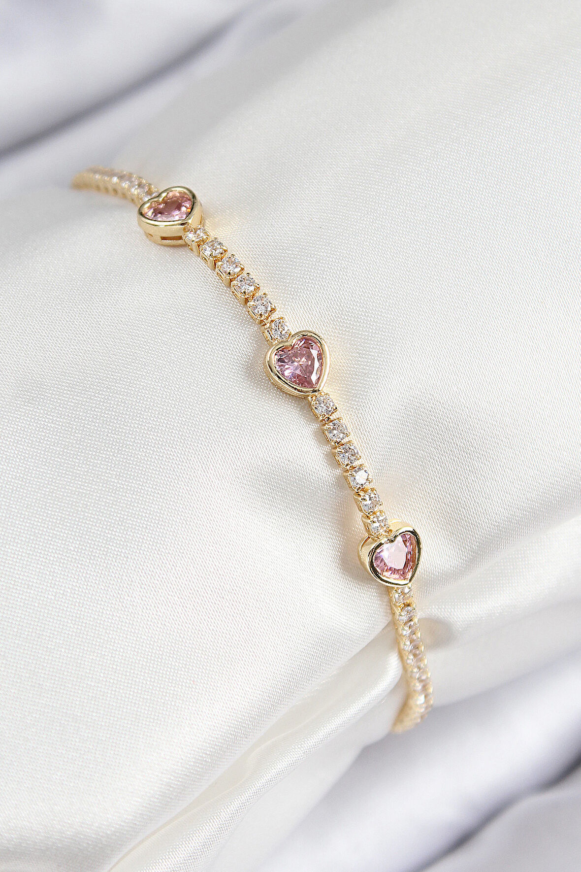 Pirinç Zirkon Taşlı Pembe Kalp Model Gold Renk Kadın Bileklik - TJ-BB7687