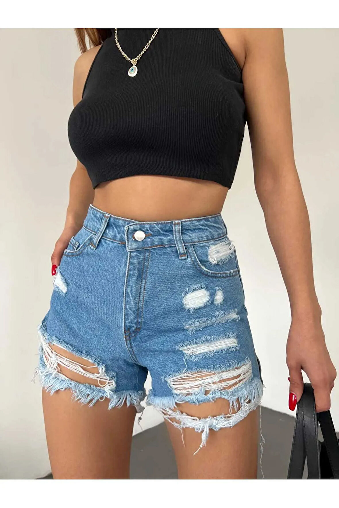 Lazer Yırtık Detaylı Mini Kadın Kot Denim Şort