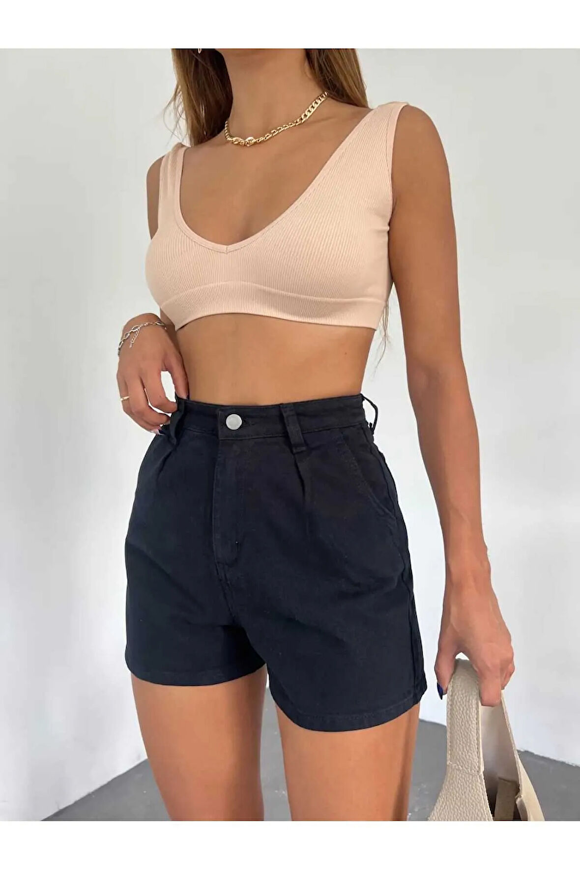 Kadın Siyah Çift Cepli Pileli Mini Denim Şort