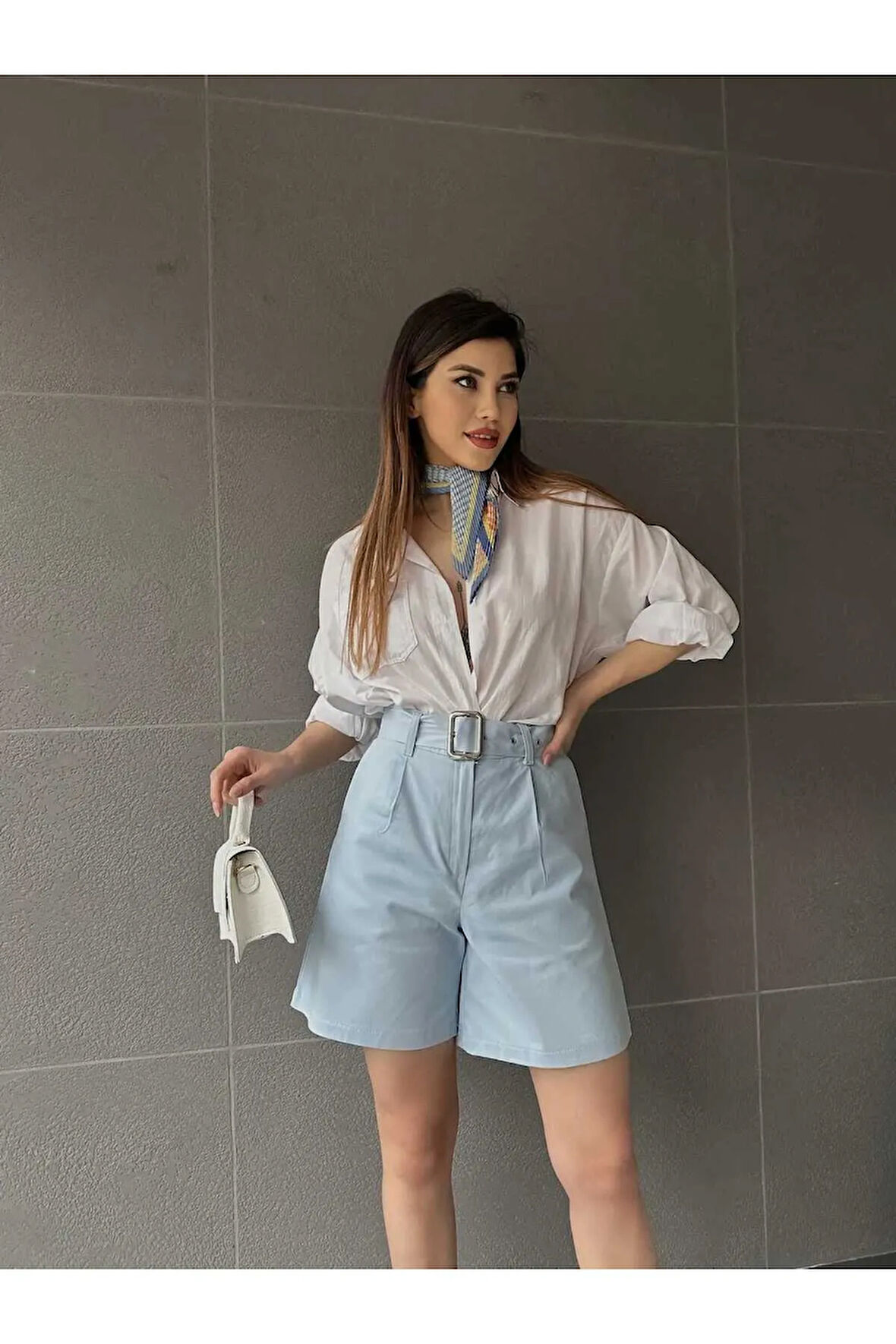 Kuş Gözü Kemerli Geniş Paçalı Mom Kadın Şort