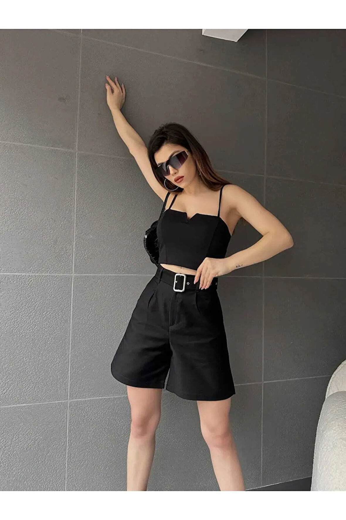 Kuş Gözü Kemerli Geniş Paçalı Mom Kadın Şort