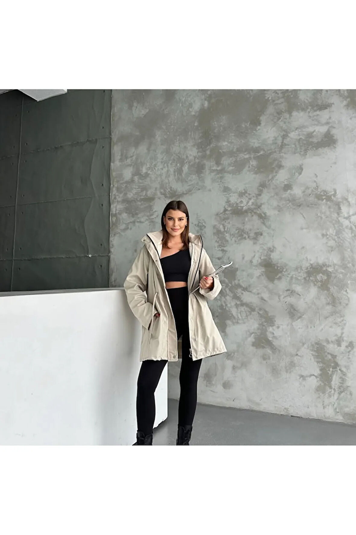 Kapüşonlu Çift Cepli Fermuarlı İçi Peluş Kürk Dışı Bondit Kumaş Kadın Trençkot Kadın Mont