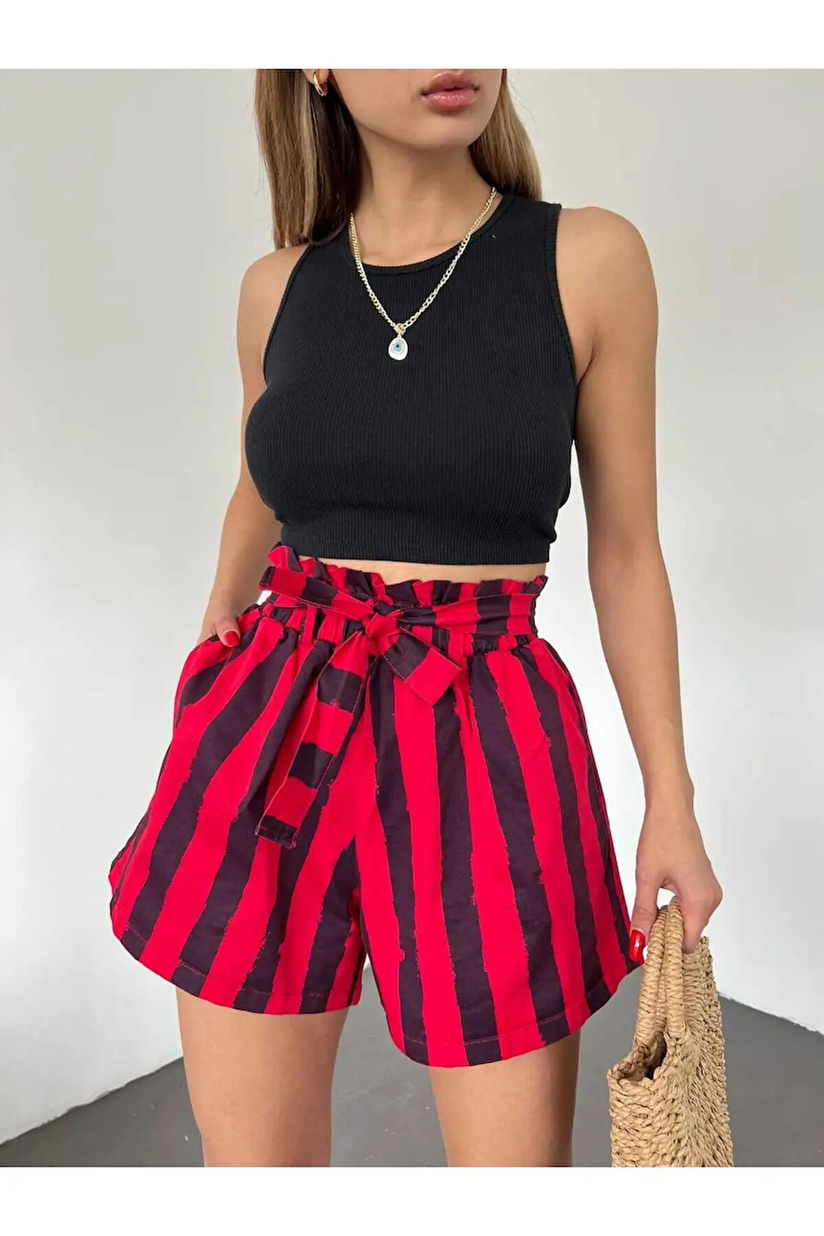 Beli Lastikli Büzgülü Cepli Kadın Şort