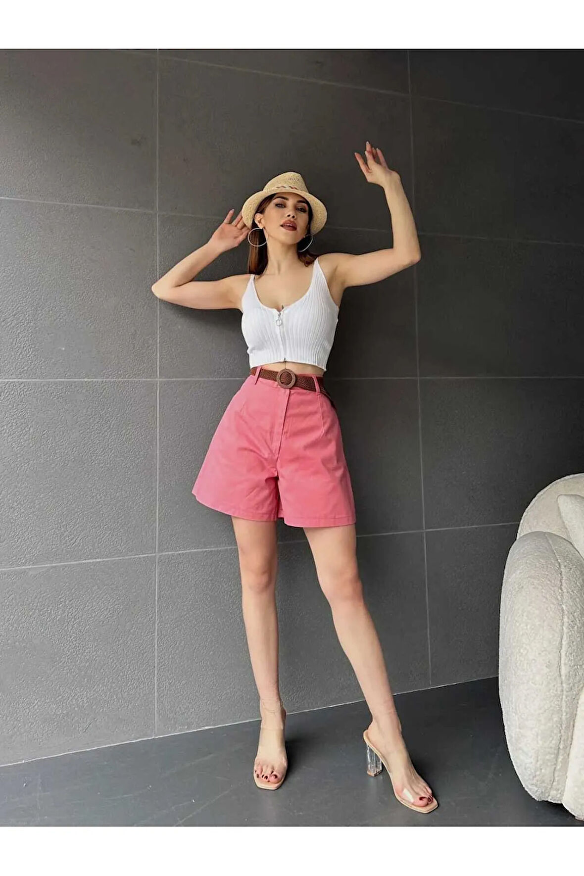 Beli Kemerli Geniş Paçalı Mom Kadın Şort