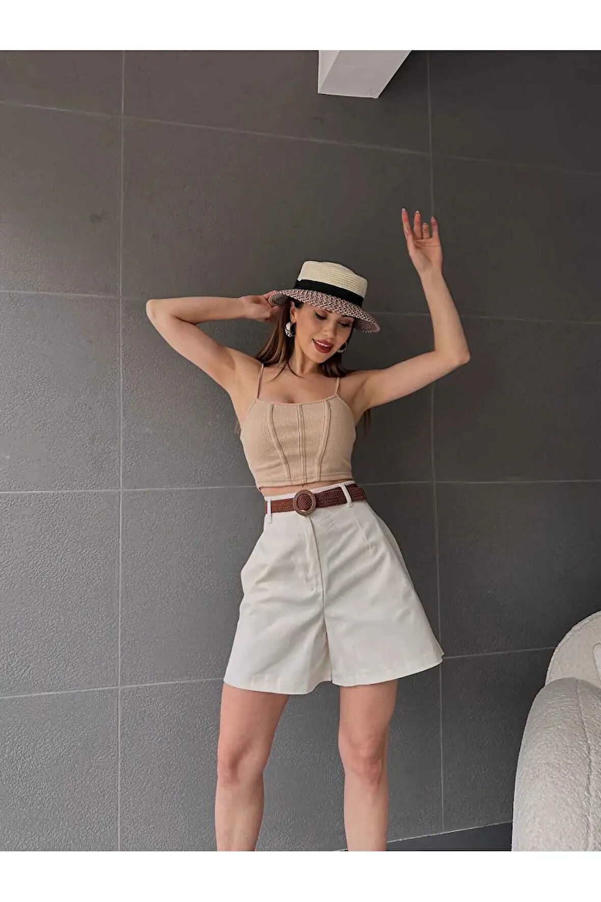 Beli Kemerli Geniş Paçalı Mom Kadın Şort