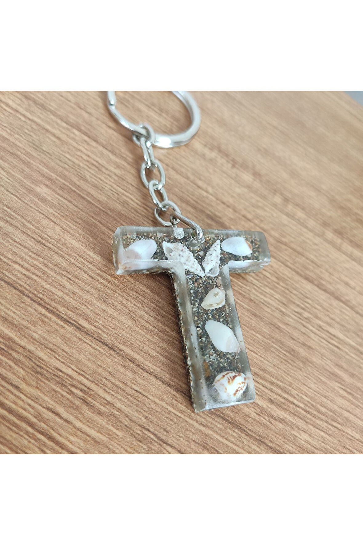 ""T"" HARFİ - Kıyı Esintisi Harf Anahtarlık (A–Z) – Gerçek Deniz Kabuğu, Kum ve Şeffaf Epoksi– El Y